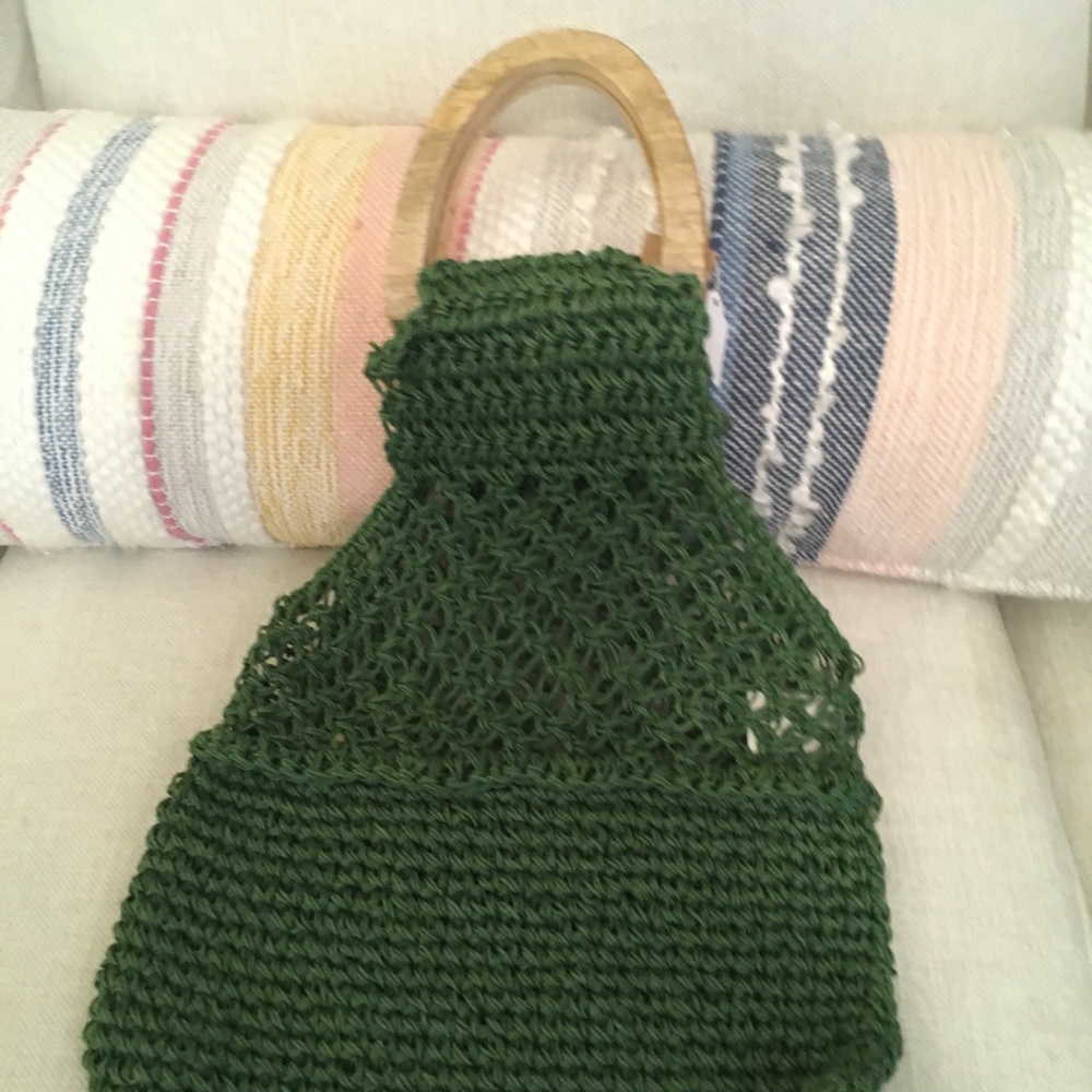 Green macrame handbag with wooden handles
